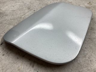 bontott BMW 5 E60 Tankajtó