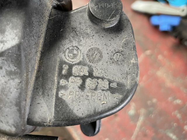 bontott BMW 5 E60 Tankajtó