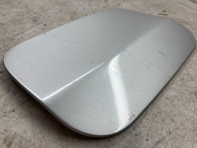 bontott BMW 5 E60 Tankajtó