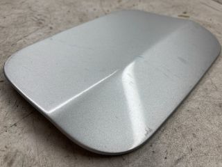 bontott BMW 5 E60 Tankajtó