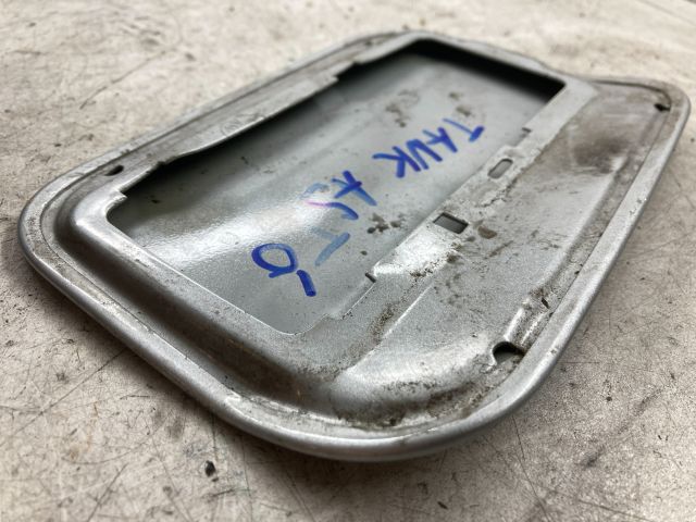 bontott BMW 5 E60 Tankajtó