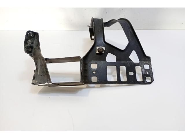 bontott BMW 5 E60 Tartó Bak