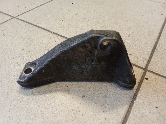 bontott BMW 5 E60 Tartó Bak