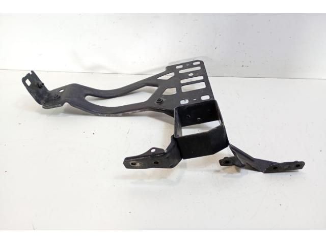 bontott BMW 5 E60 Tartó Bak