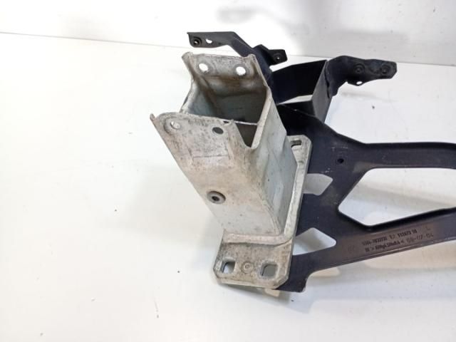 bontott BMW 5 E60 Tartó Bak