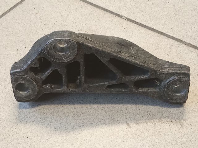 bontott BMW 5 E60 Tartó Bak