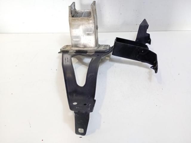 bontott BMW 5 E60 Tartó Bak