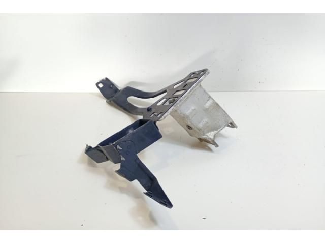 bontott BMW 5 E60 Tartó Bak