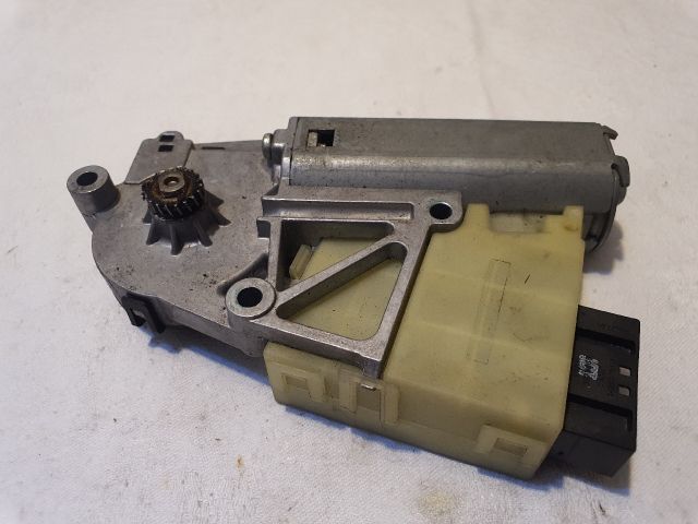 bontott BMW 5 E60 Tetőablak Motor