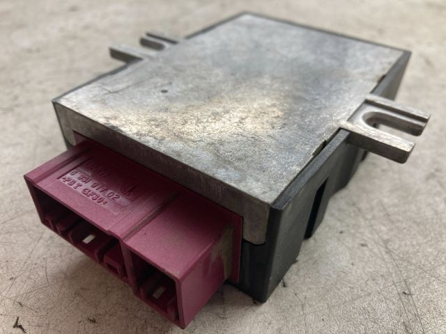 bontott BMW 5 E60 Üzemanyag Befecskendező Vezérlő