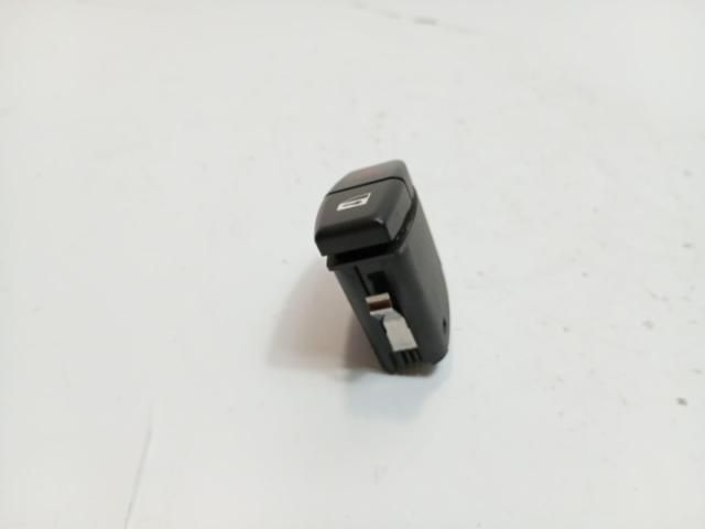 bontott BMW 5 E60 Vészvillogó Kapcsoló