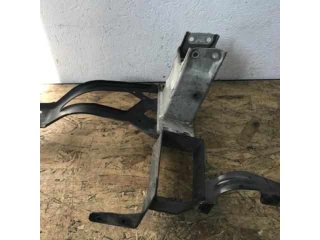 bontott BMW 5 E60 Vízhűtő Radiátor Tartó