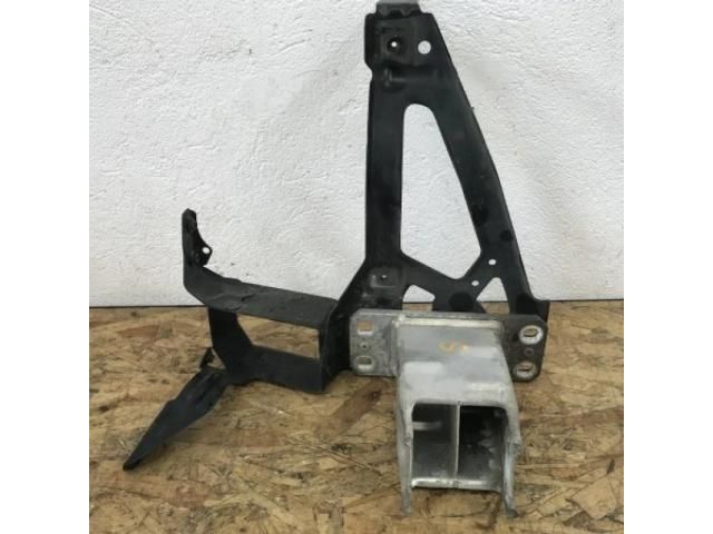 bontott BMW 5 E60 Vízhűtő Radiátor Tartó