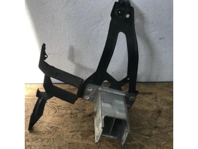 bontott BMW 5 E60 Vízhűtő Radiátor Tartó