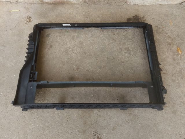 bontott BMW 5 E60 Vízhűtő Radiátor Tartó