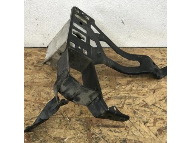 bontott BMW 5 E60 Vízhűtő Radiátor Tartó