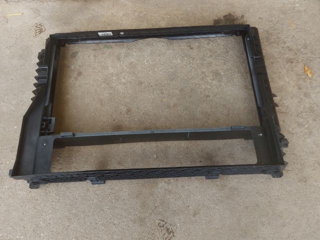 bontott BMW 5 E60 Vízhűtő Radiátor Tartó