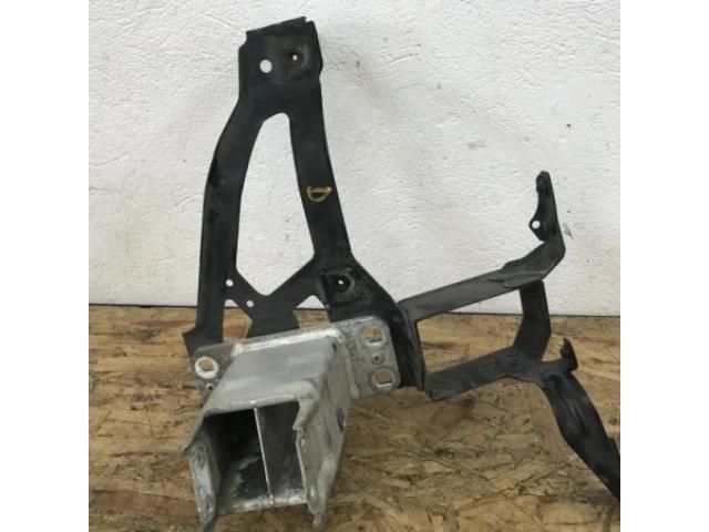 bontott BMW 5 E60 Vízhűtő Radiátor Tartó