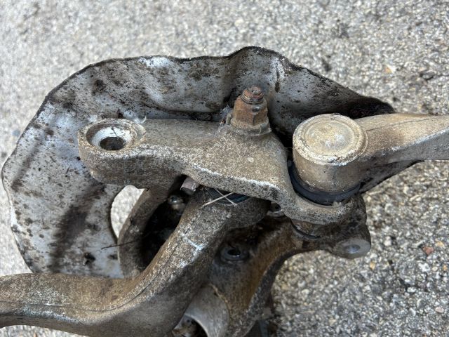 bontott BMW 5 E61 Bal első Csonkállvány