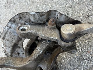 bontott BMW 5 E61 Bal első Csonkállvány