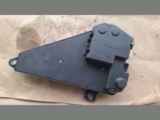 bontott BMW 5 E61 Biztosítéktábla Motortér