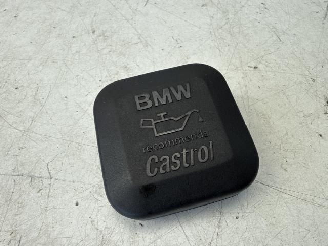 bontott BMW 5 E61 Olajbeöntő Sapka