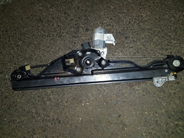 bontott BMW 5 E61 Bal hátsó Ablakemelő Szerkezet (Elektromos)