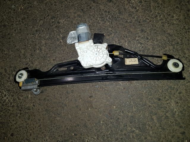 bontott BMW 5 E61 Bal hátsó Ablakemelő Szerkezet (Elektromos)