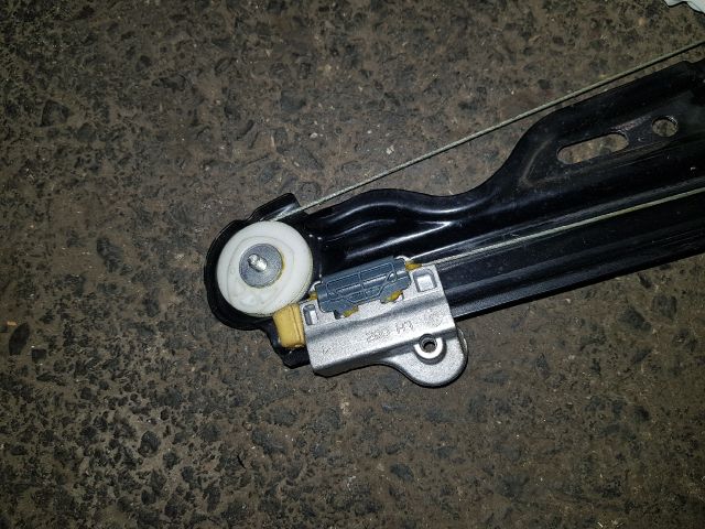 bontott BMW 5 E61 Bal hátsó Ablakemelő Szerkezet (Elektromos)