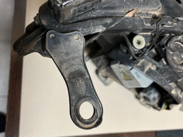 bontott BMW 5 E61 Bal Xenon Fényszóró