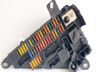 bontott BMW 5 E61 Biztosítéktábla Csomagtér