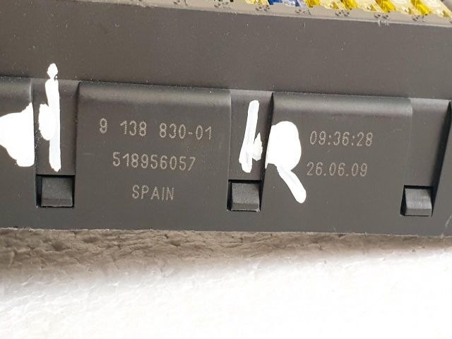 bontott BMW 5 E61 Biztosítéktábla Csomagtér