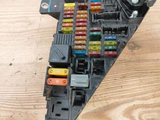 bontott BMW 5 E61 Biztosítéktábla Csomagtér