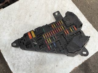 bontott BMW 5 E61 Biztosítéktábla Csomagtér