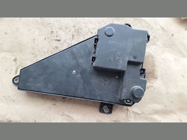 bontott BMW 5 E61 Biztosítéktábla Csomagtér