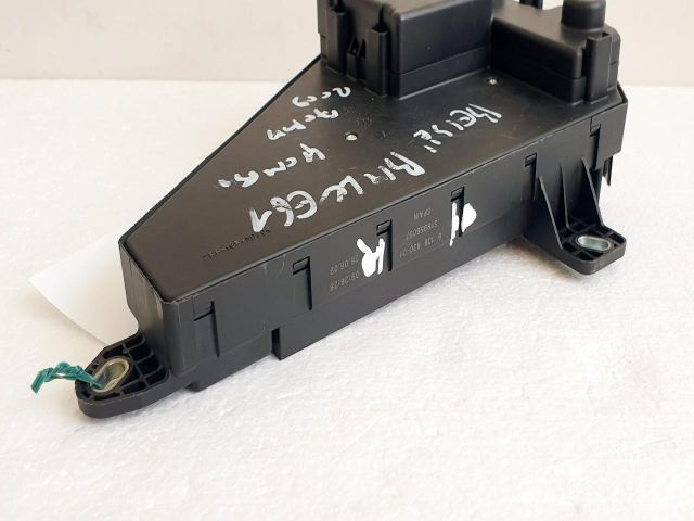 bontott BMW 5 E61 Biztosítéktábla Csomagtér