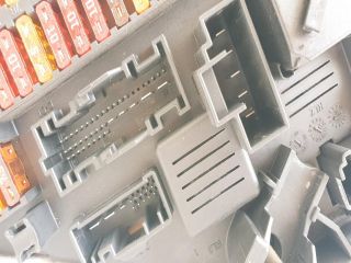 bontott BMW 5 E61 Biztosítéktábla Csomagtér