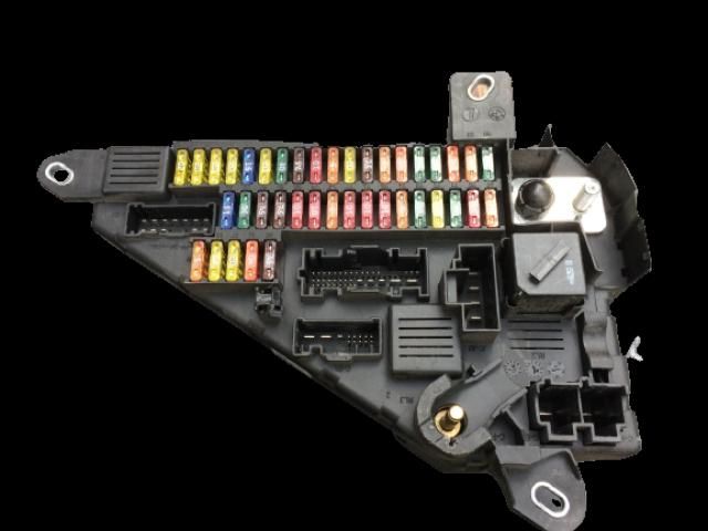 bontott BMW 5 E61 Biztosítéktábla Utastér