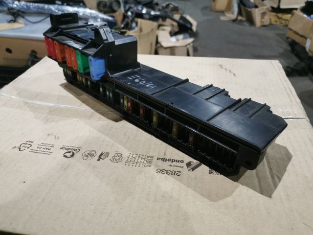 bontott BMW 5 E61 Biztosítéktábla Utastér