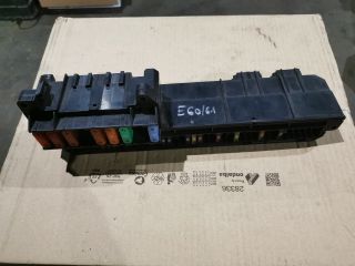 bontott BMW 5 E61 Biztosítéktábla Utastér