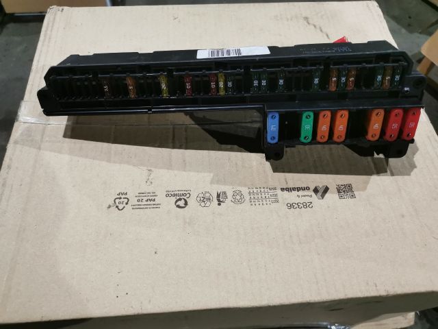 bontott BMW 5 E61 Biztosítéktábla Utastér