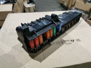 bontott BMW 5 E61 Biztosítéktábla Utastér