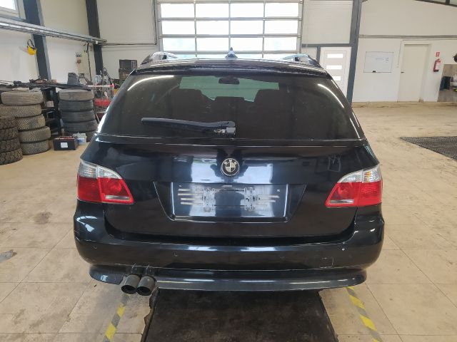 bontott BMW 5 E61 Csomagtérajtó Burkolat Felső