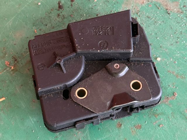 bontott BMW 5 E61 Csomagtérajtó Zárszerkezet