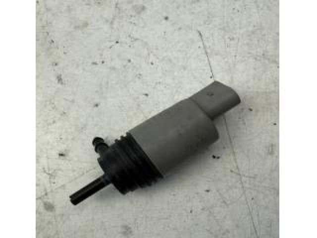 bontott BMW 5 E61 Első Ablakmosó Szivattyú