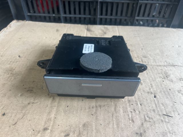 bontott BMW 5 E61 Első Hamutartó