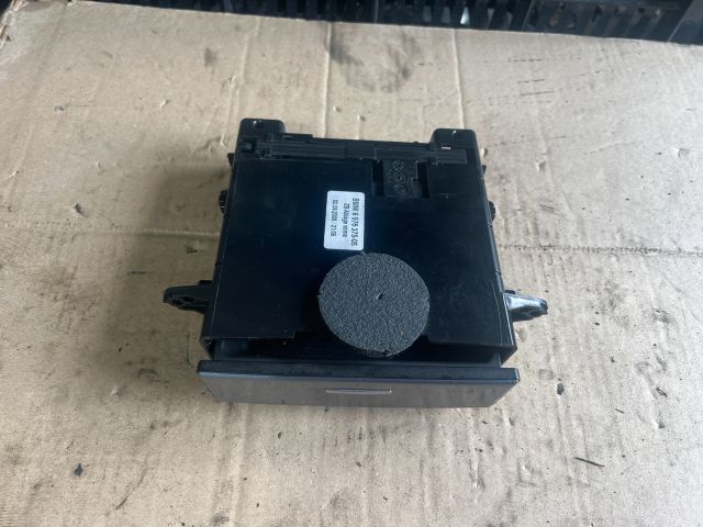 bontott BMW 5 E61 Első Hamutartó