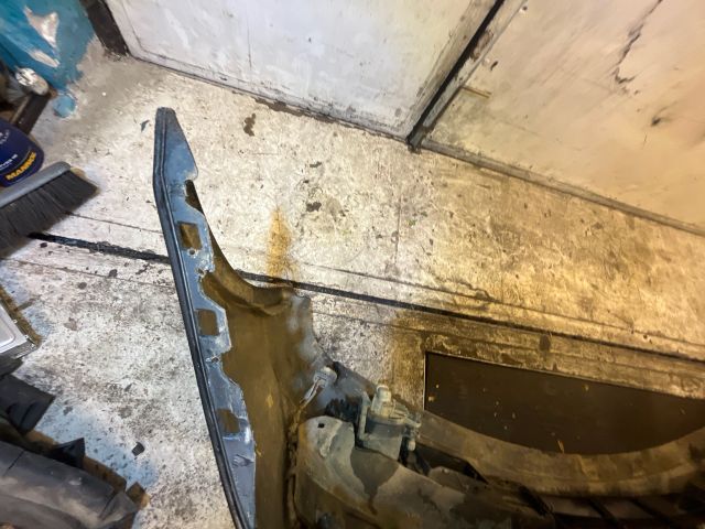 bontott BMW 5 E61 Első Lökhárító (Részeivel)