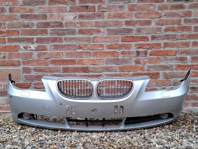 bontott BMW 5 E61 Első Lökhárító (Részeivel)
