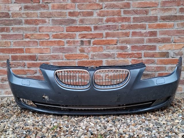 bontott BMW 5 E61 Első Lökhárító (Részeivel)